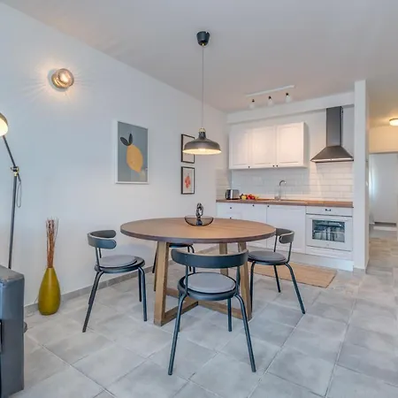 New And Chic Place Near Old Town Of Apartment Trogir