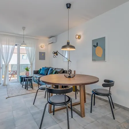 Apartment New And Chic Place Near Old Town Of