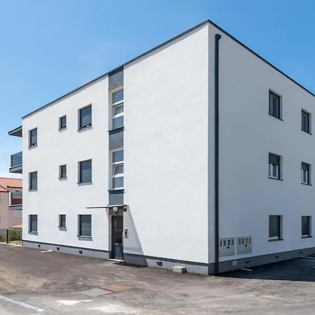 New And Chic Place Near Old Town Of Apartment
