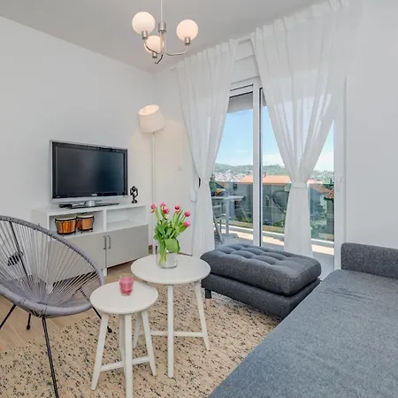 New And Chic Place Near Old Town Of Apartment