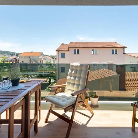 New And Chic Place Near Old Town Of Apartment Trogir